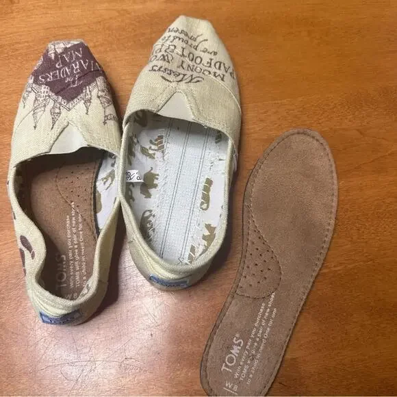 TOMS x Harry Potter Slip-On Shoe The Marauder's Map US 8 W Wide Casual Flat Cute - Picture 4 of 6